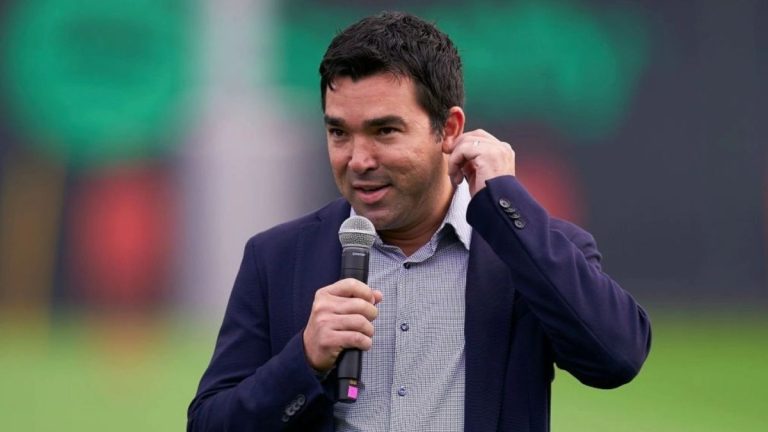 A picture of Barcelona director and former player, Deco.
