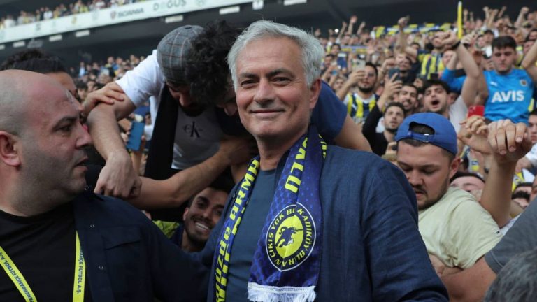 A picture of Fenerbahçe manager José Mourinho