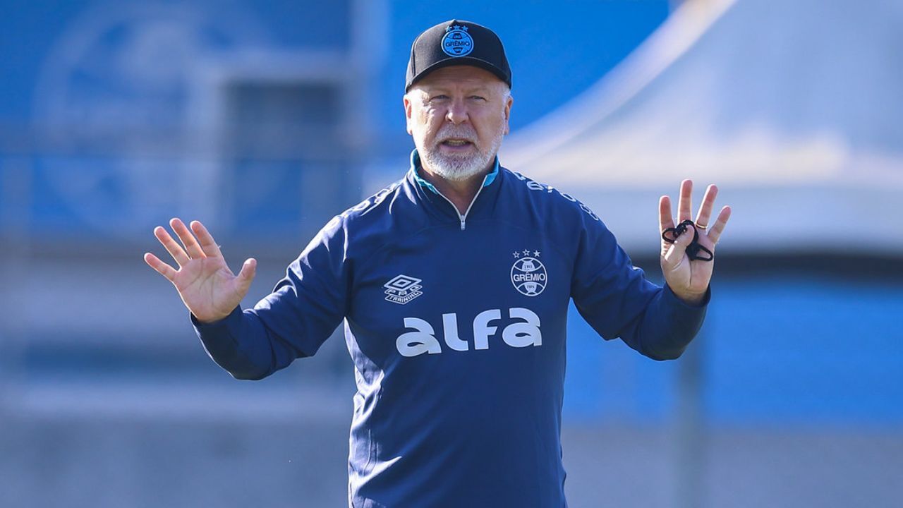 Gremio manager Mano Menezes...