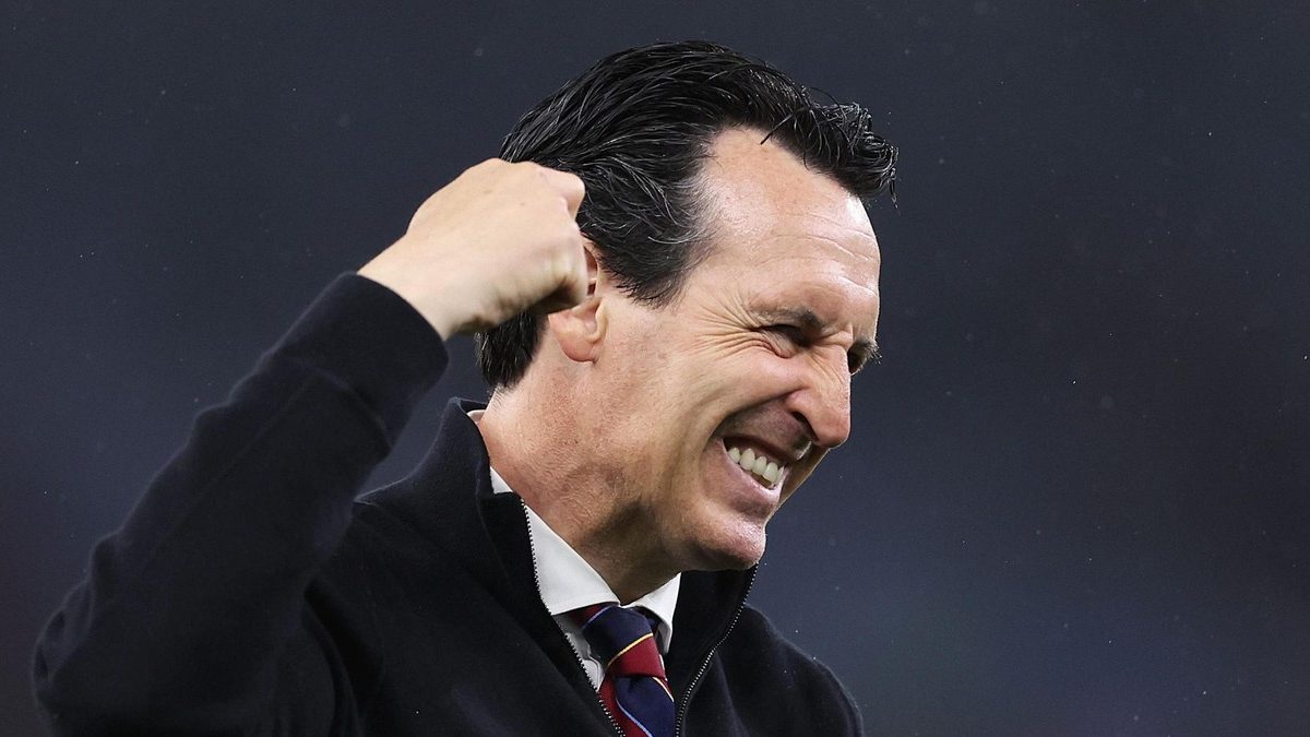 Unai Emery celebrating...