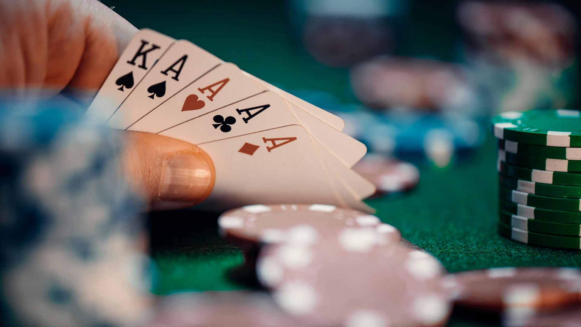 England international loses £150,000 playing poker in London casino