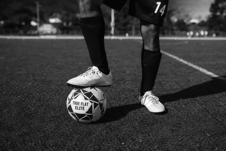 Ex-Bundesliga star passes away after crashing into deer